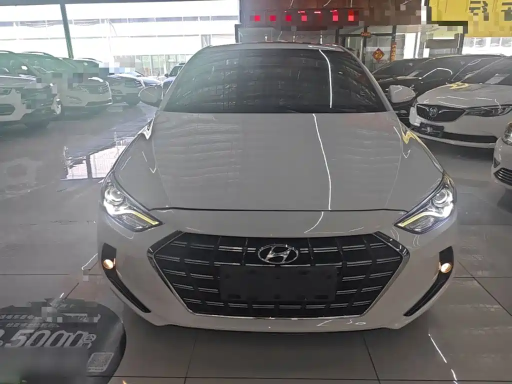 Hyundai Elantra — миниатюра 3
