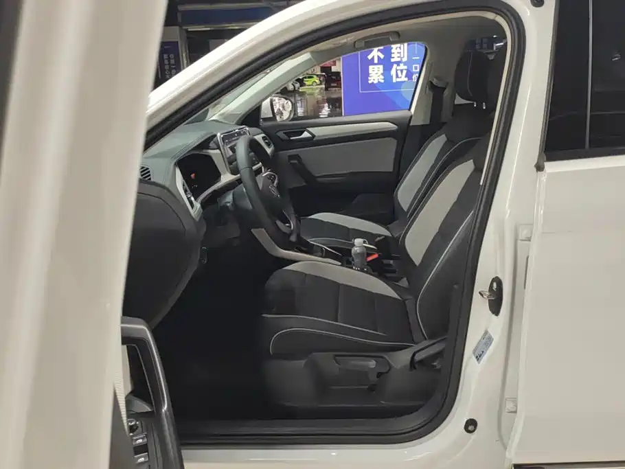 Volkswagen T-Roc — миниатюра 9