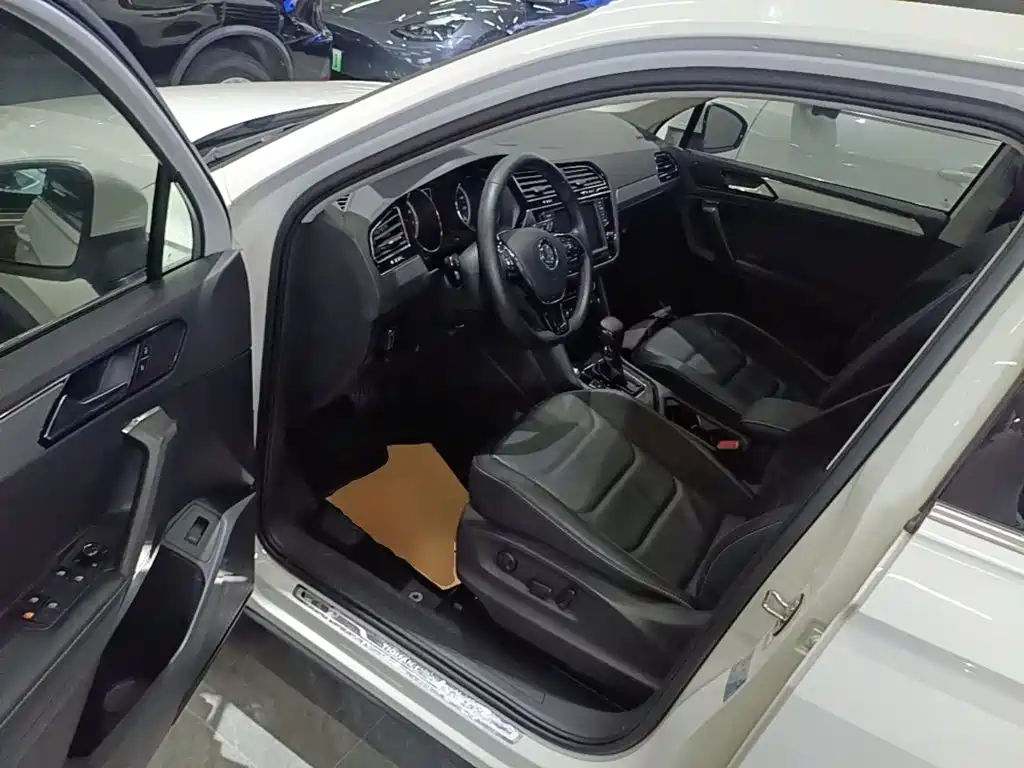 Volkswagen Tiguan L — миниатюра 16
