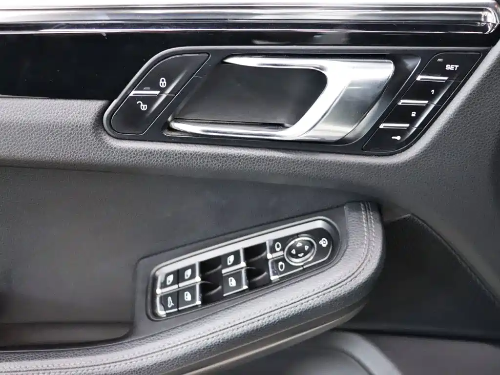 Porsche Macan — миниатюра 12
