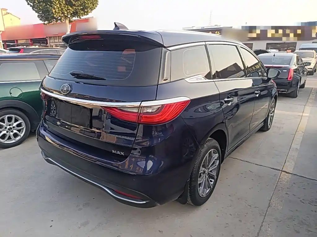 BYD MAX — миниатюра 7