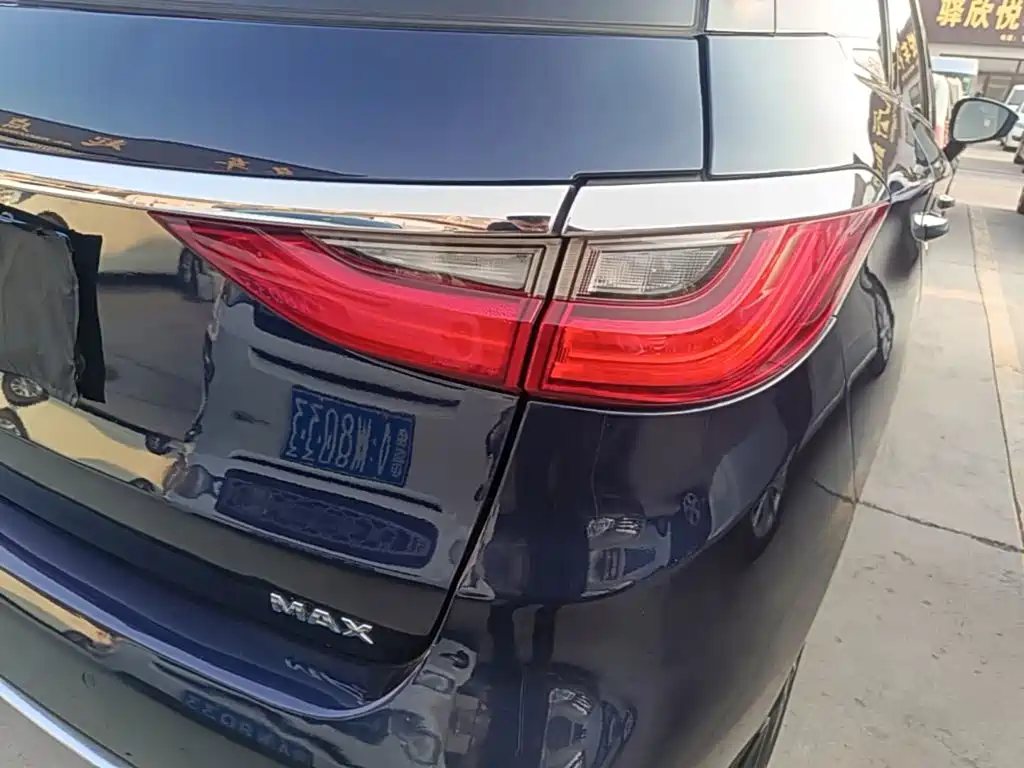 BYD MAX — миниатюра 8