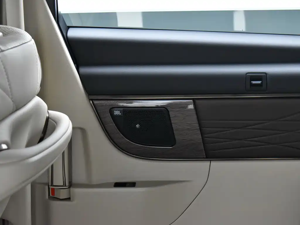 Toyota Vellfire — миниатюра 21