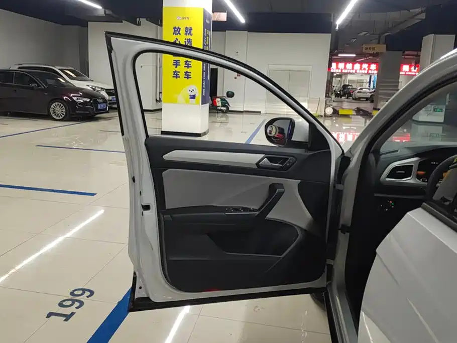 Volkswagen T-Roc — миниатюра 7