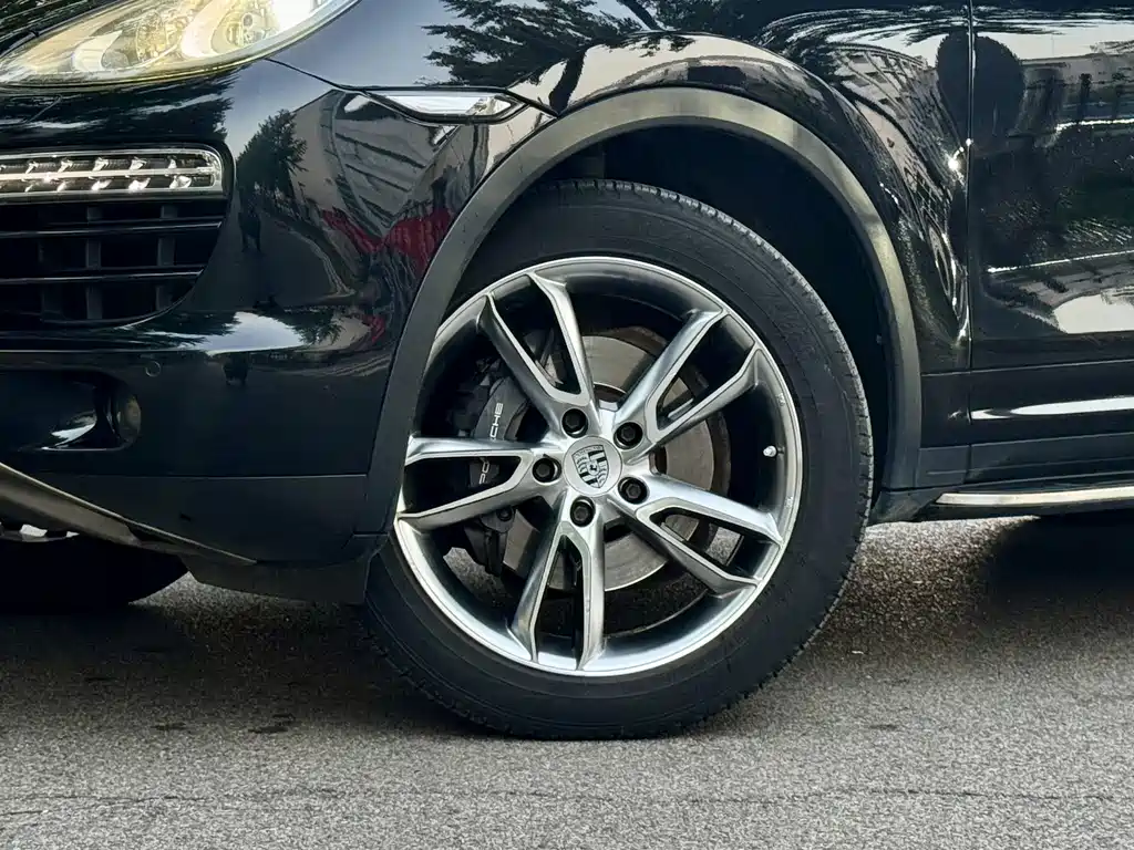 Porsche Cayenne — миниатюра 10