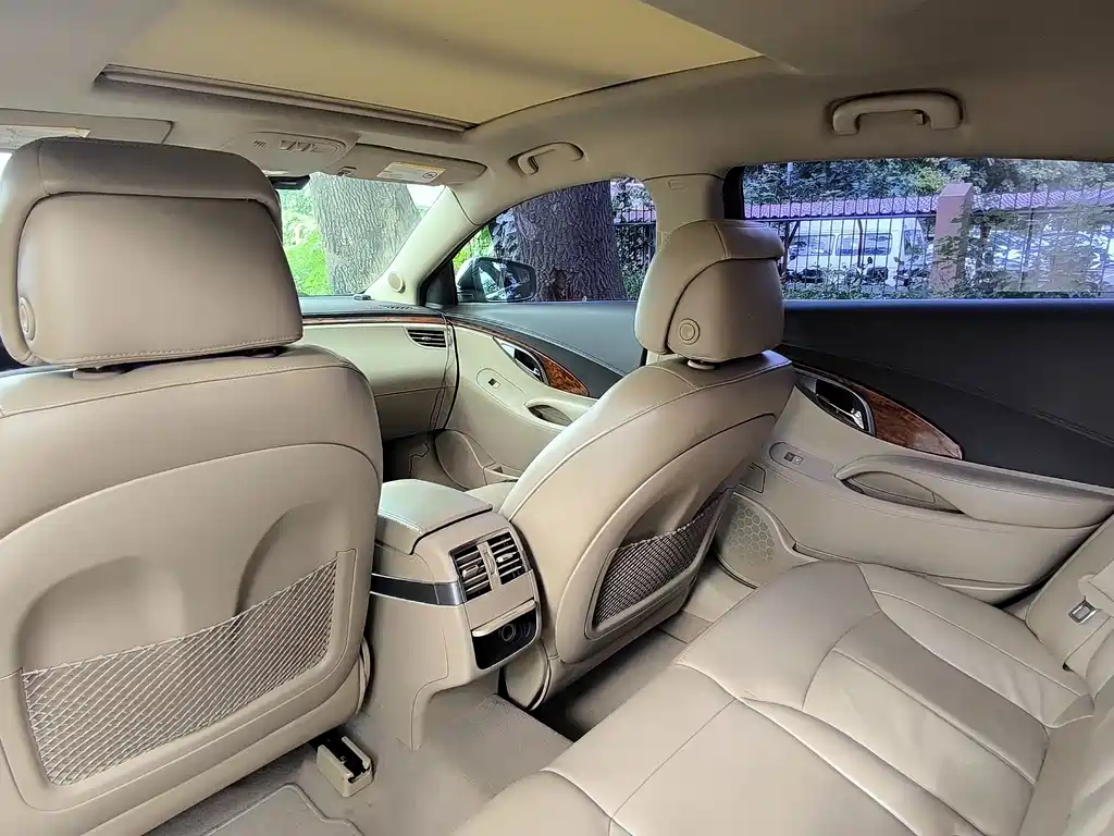 Buick LaCrosse — миниатюра 10