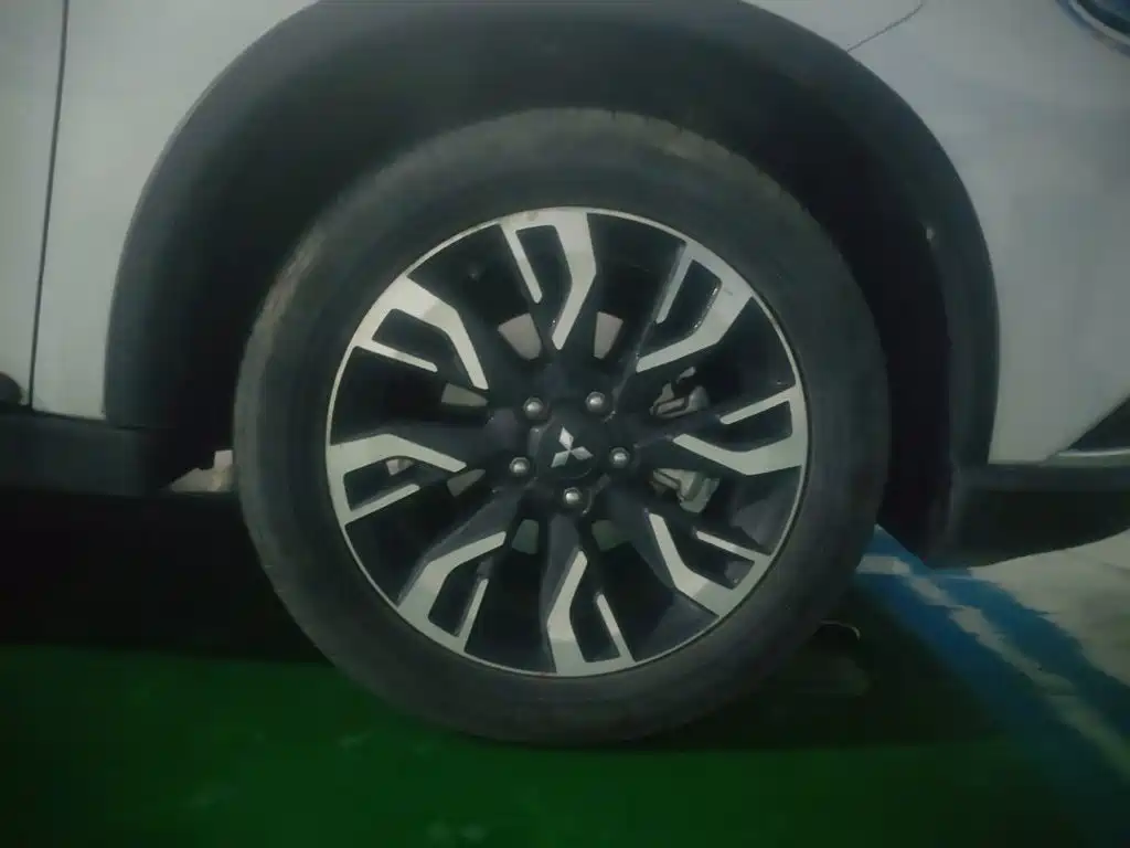 Mitsubishi Outlander — миниатюра 8