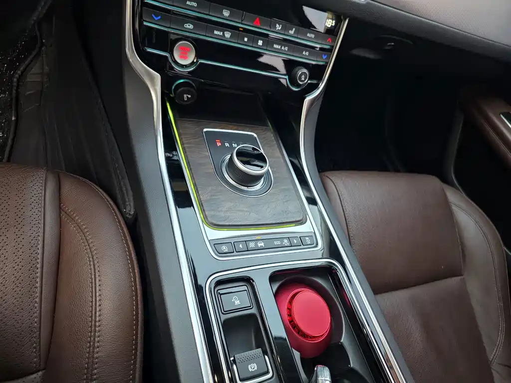 Jaguar XFL — миниатюра 13