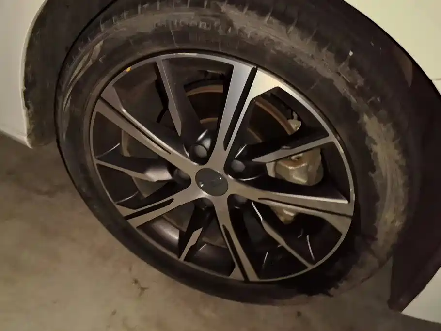 Geely Emgrand — миниатюра 6