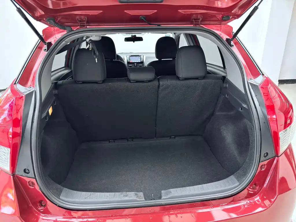 Toyota Yaris L — миниатюра 10