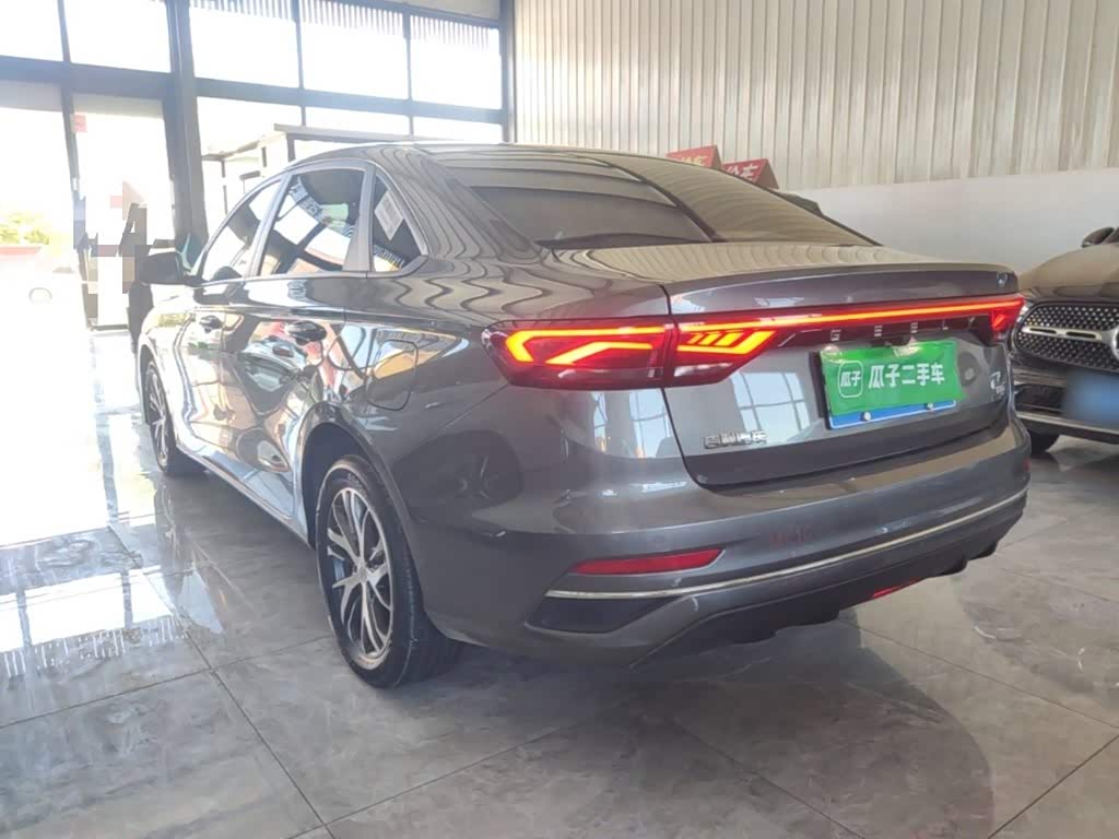 Geely Emgrand 1.5 л 2025 г. Серебристо-серый, пробег 3700 км