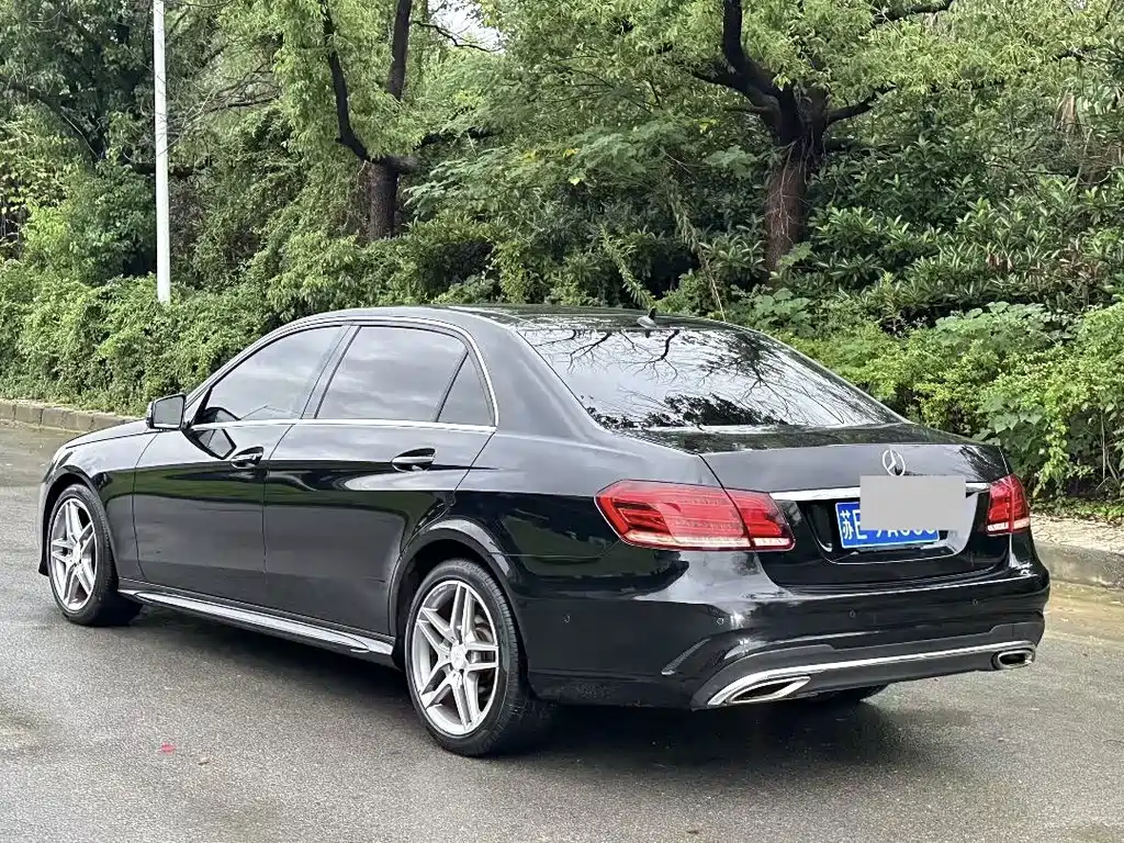 Mercedes-Benz E-Class — миниатюра 7