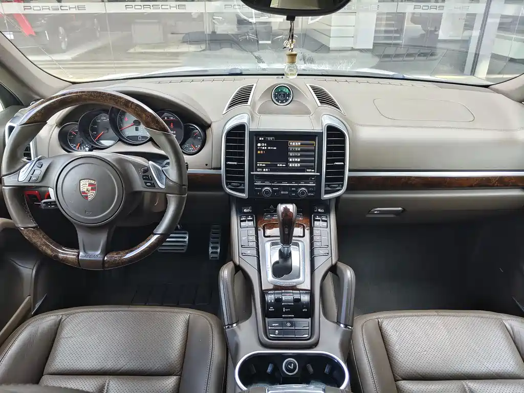 Porsche Cayenne — миниатюра 3
