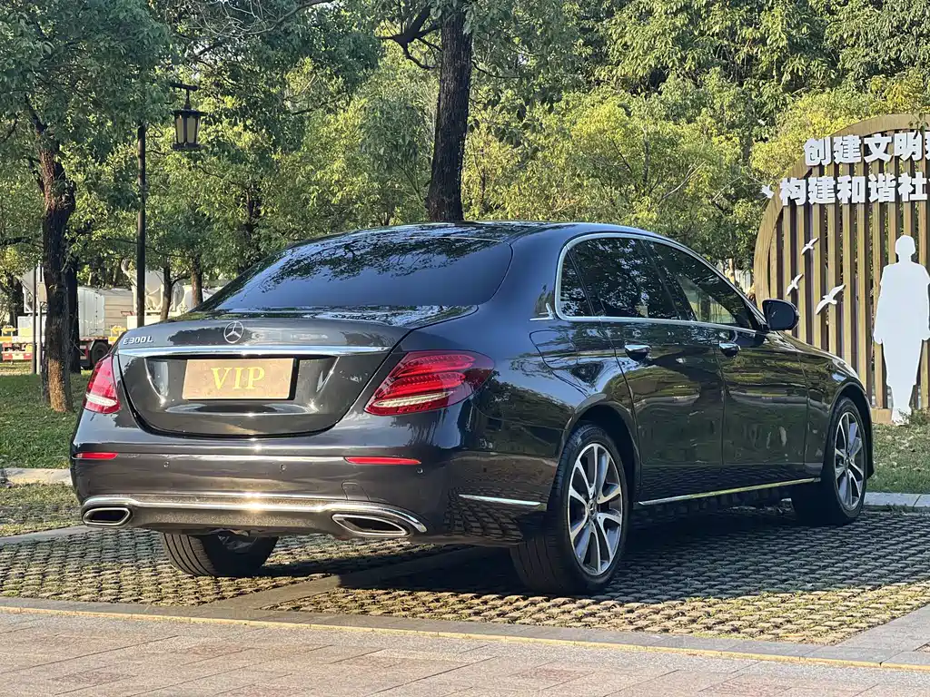 Mercedes-Benz E-Class — миниатюра 15