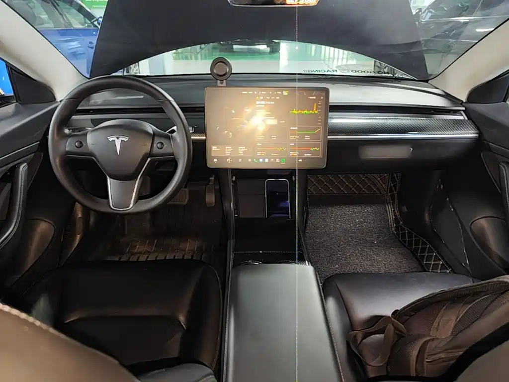 Tesla Model 3 — миниатюра 10