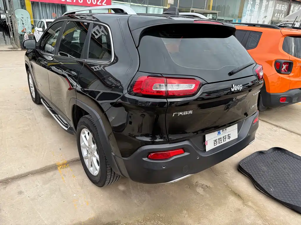 Jeep Cherokee — миниатюра 7