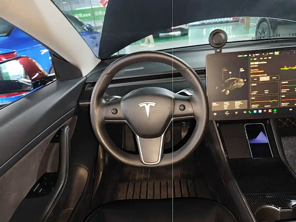 Tesla Model 3 — миниатюра 11