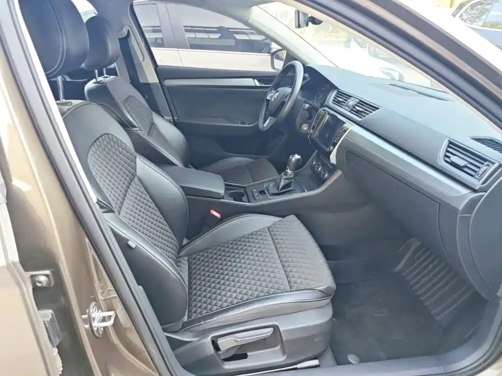 Skoda Superb — миниатюра 25