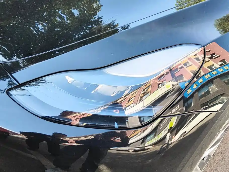 Tesla Model Y — миниатюра 5
