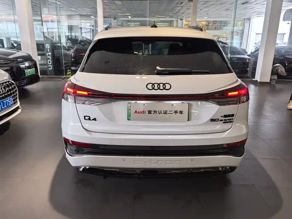 AUDI Q4 E TRON