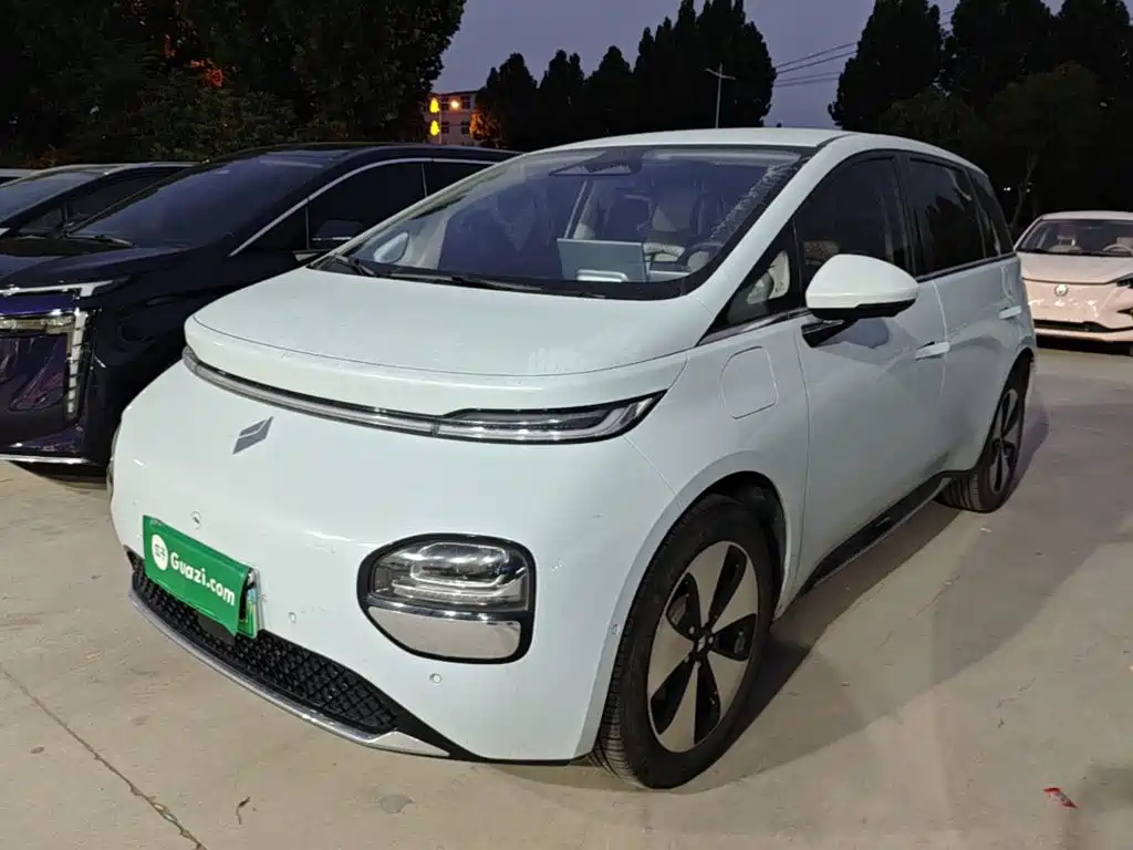 Baojun Yunduo — миниатюра 2