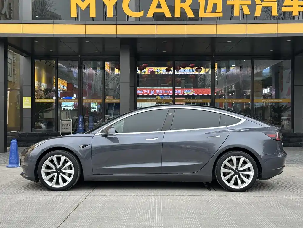 Tesla Model 3 — миниатюра 7
