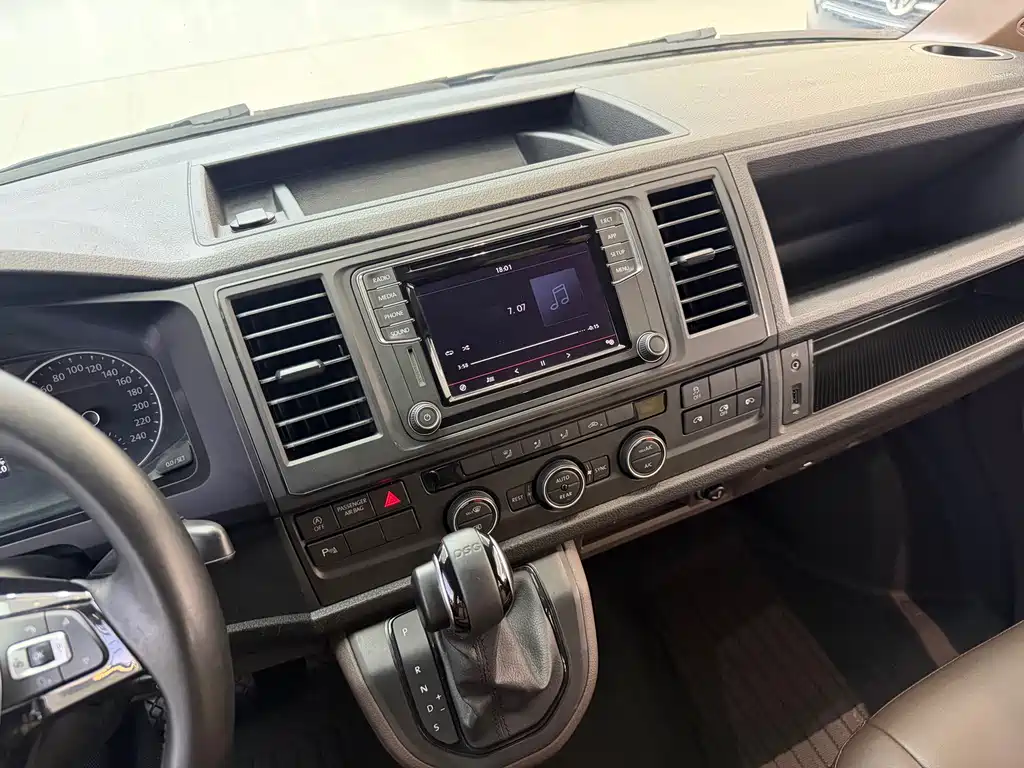 Volkswagen Caravelle — миниатюра 9