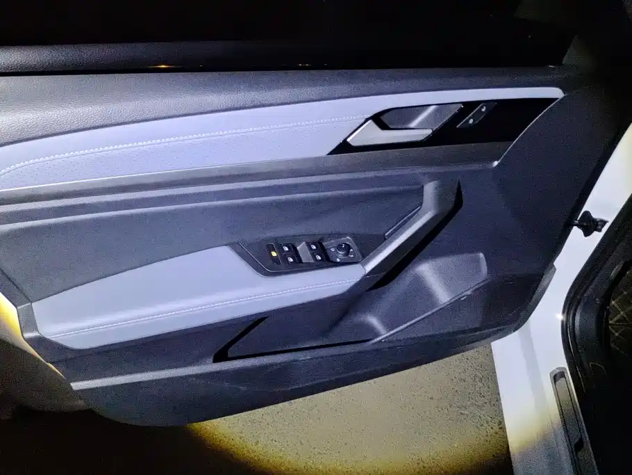 Volkswagen Lavida — миниатюра 7