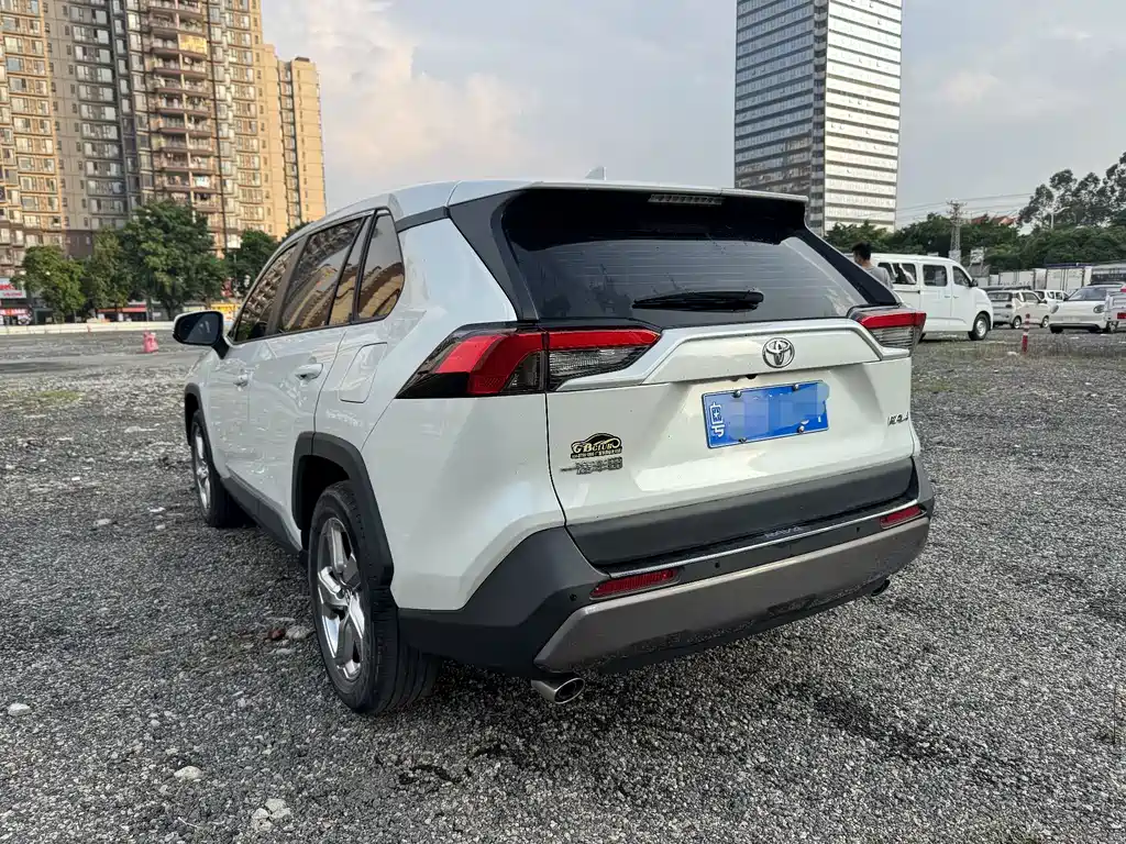 Toyota RAV4 — миниатюра 4