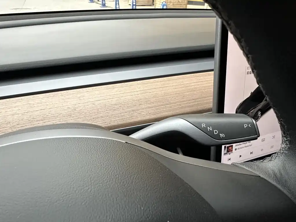 Tesla Model 3 — миниатюра 15
