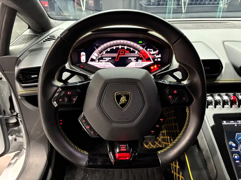 LAMBORGHINI HURACÁN