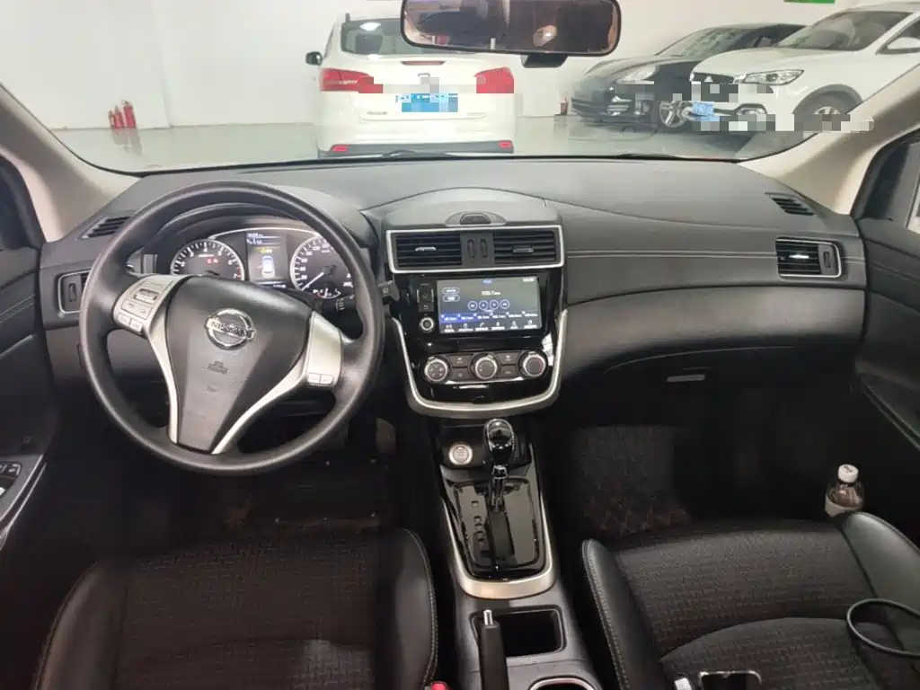 Nissan Tiida — миниатюра 10