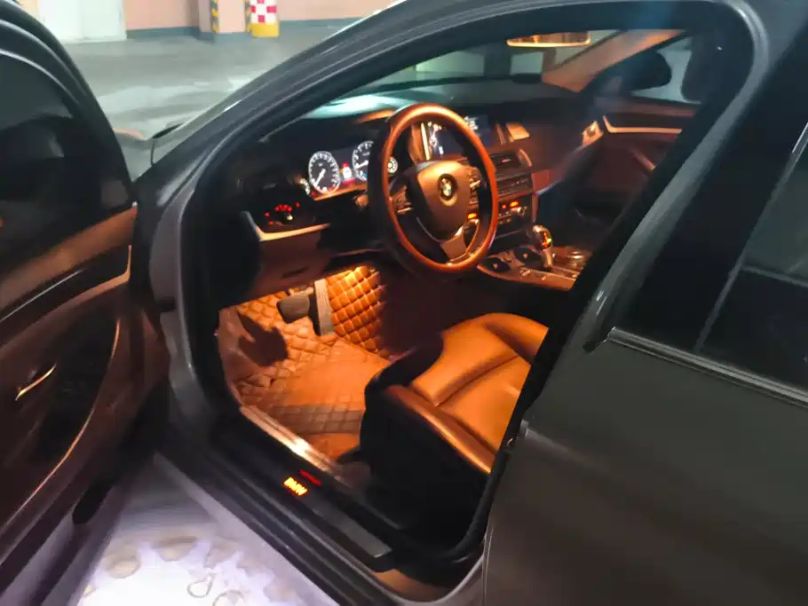 BMW 5 Series — миниатюра 9
