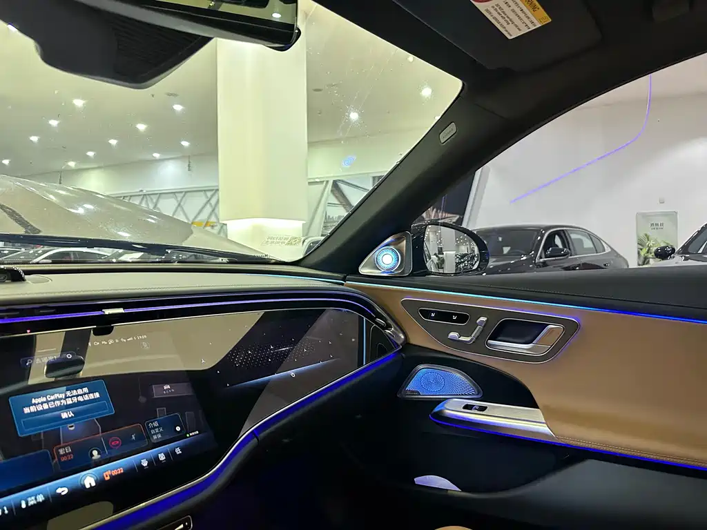 Mercedes-Benz E-Class — миниатюра 7