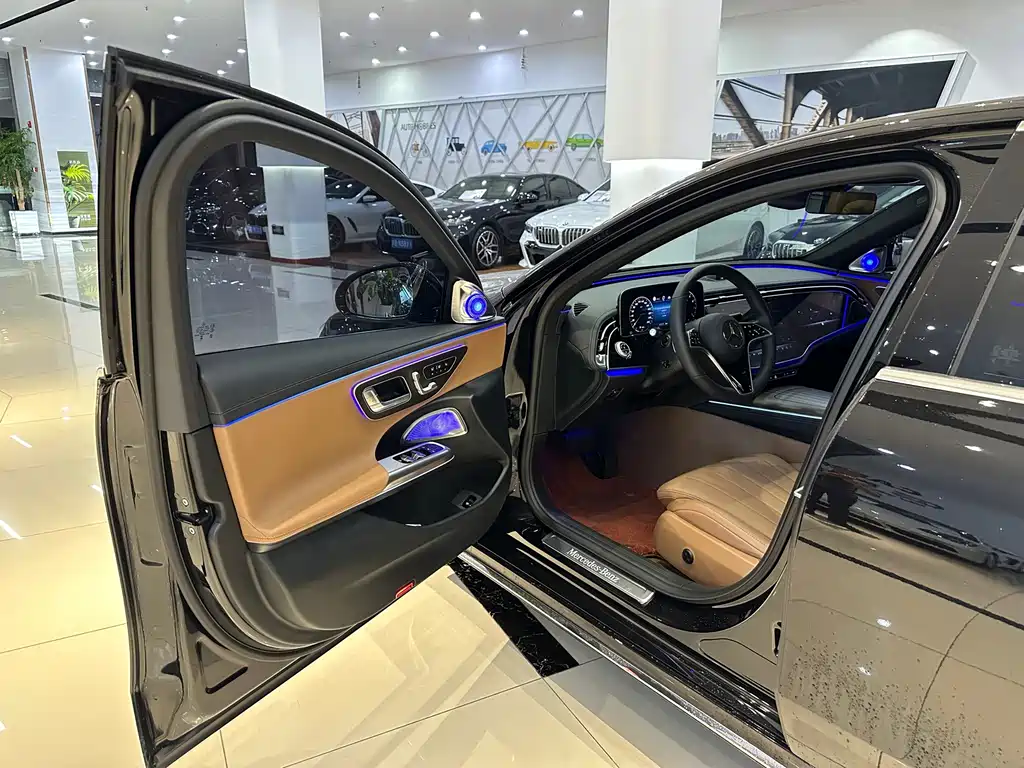 Mercedes-Benz E-Class — миниатюра 9