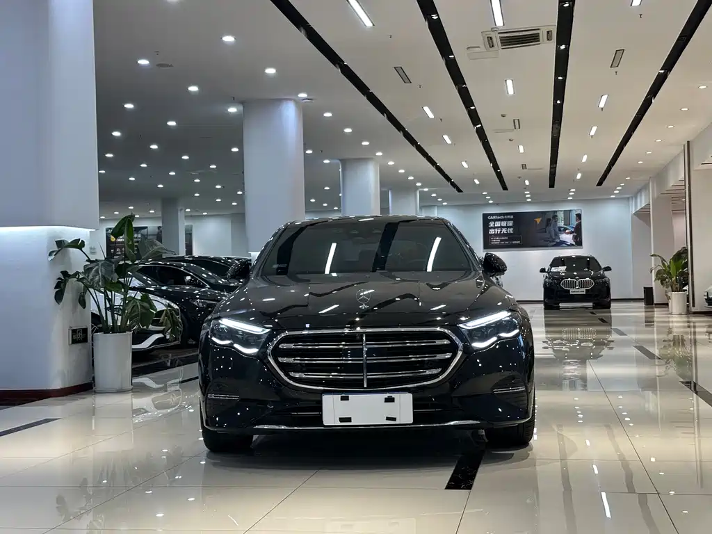 Mercedes-Benz E-Class — миниатюра 2