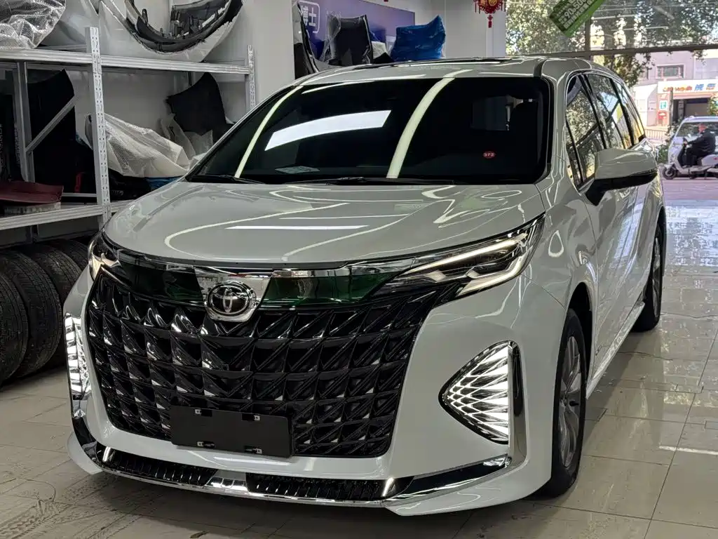 Toyota Sienna — миниатюра 3