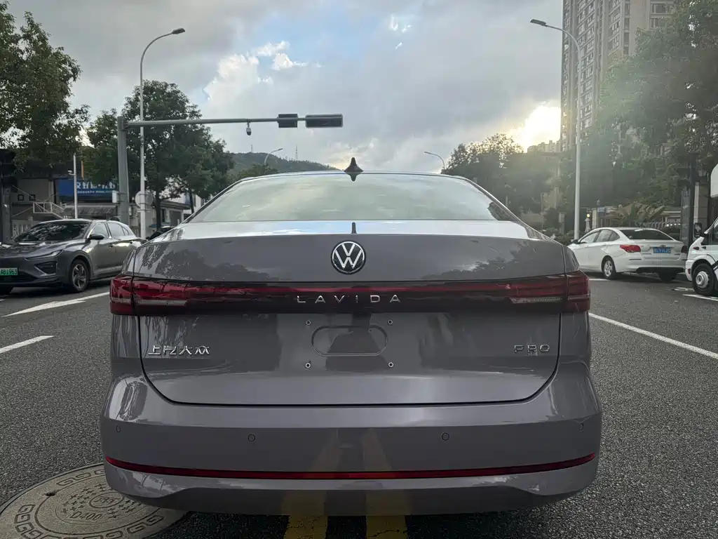 Volkswagen Lavida — миниатюра 5