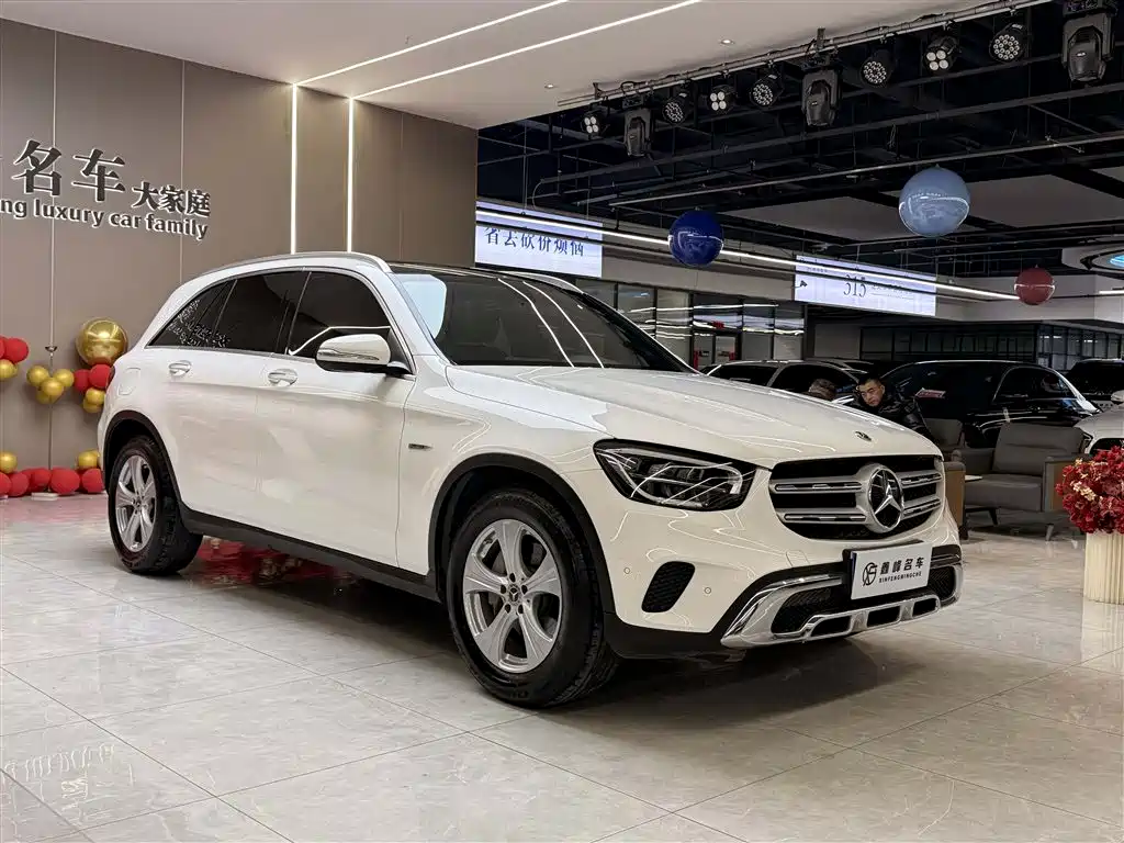 MERCEDES-BENZ GLC