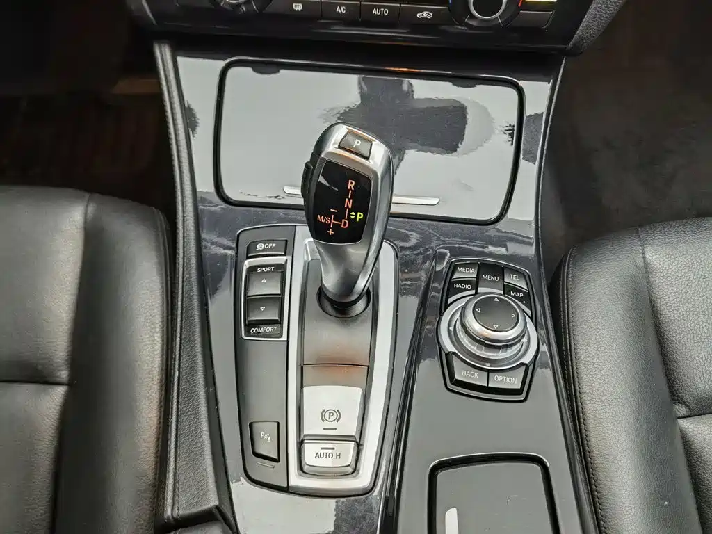 BMW 5 Series — миниатюра 13