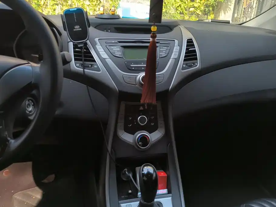 Hyundai Elantra Langdong — миниатюра 13