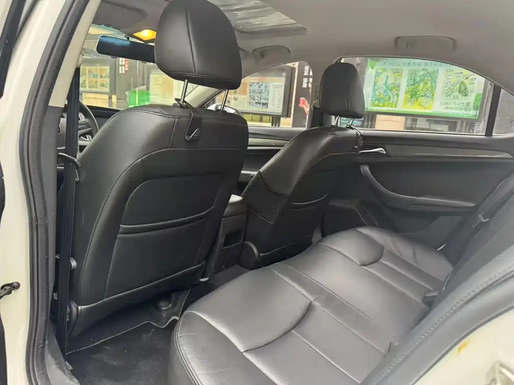 Roewe 360 — миниатюра 7