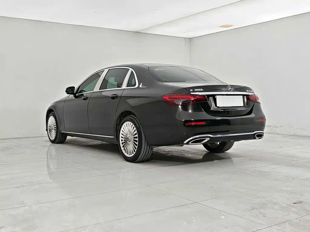 Mercedes-Benz E-Class — миниатюра 2
