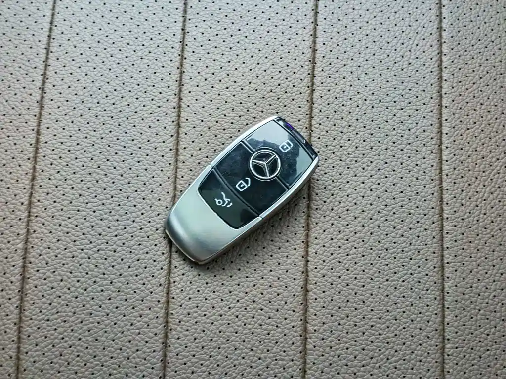 Mercedes-Benz E-Class — миниатюра 20