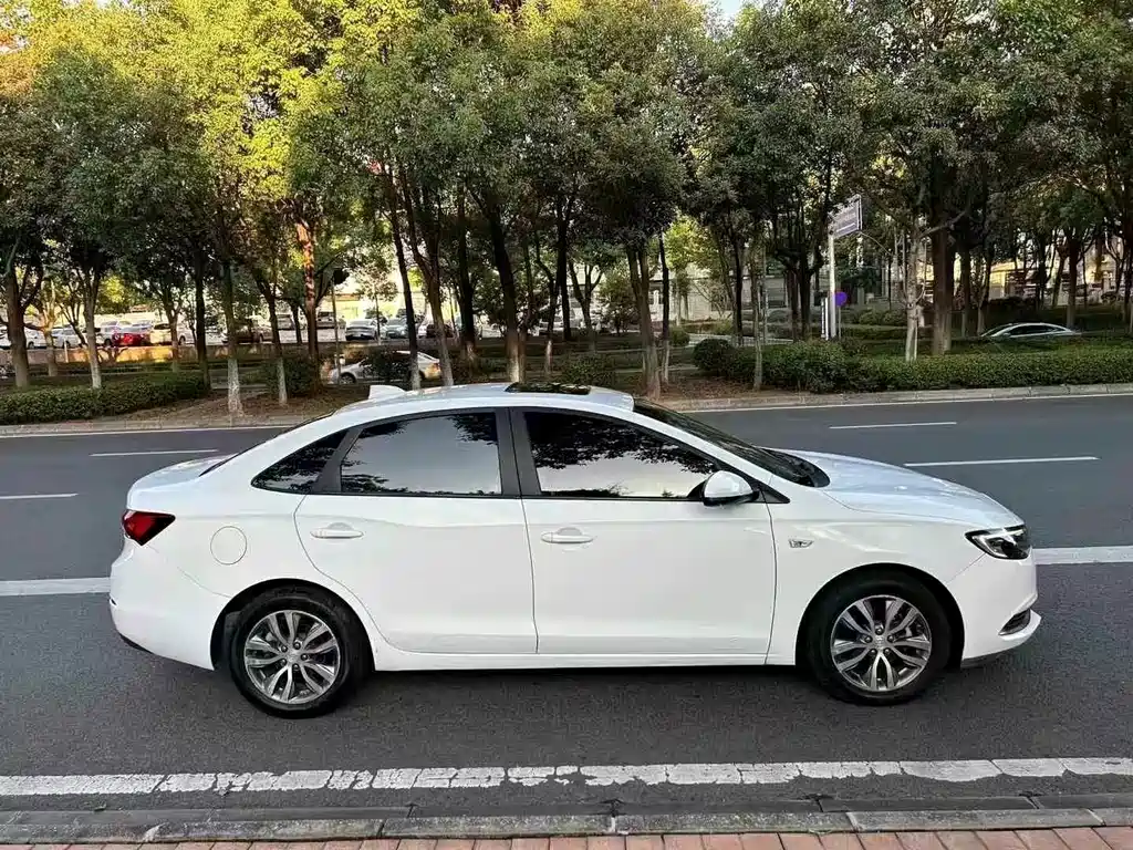 Buick Excelle — миниатюра 5
