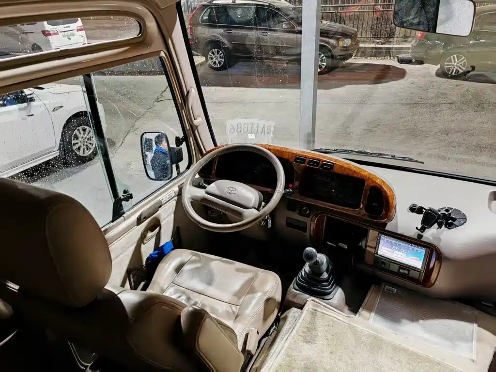 Toyota Coaster — миниатюра 8
