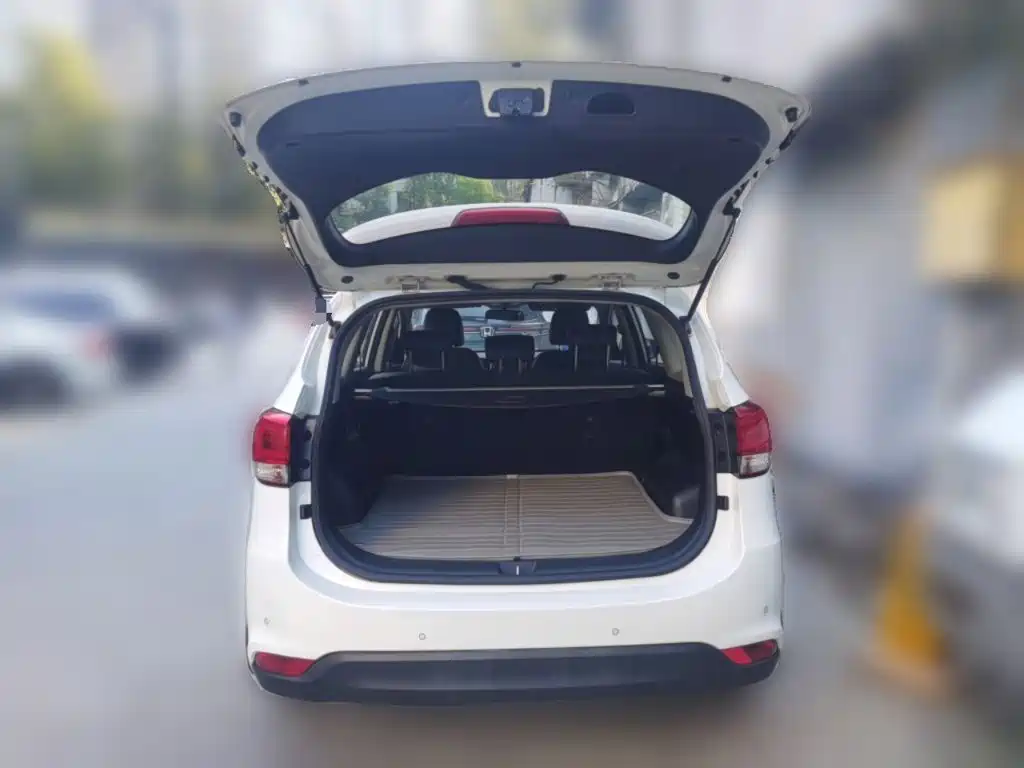 Kia Carens — миниатюра 15