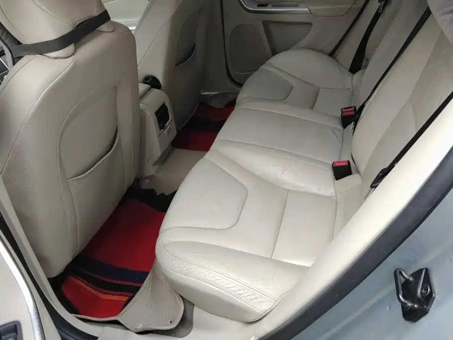 Volvo S60 (Import) — миниатюра 11
