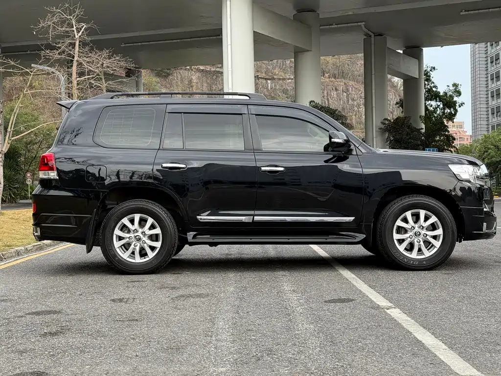 Toyota Land Cruiser 2017 4.6L