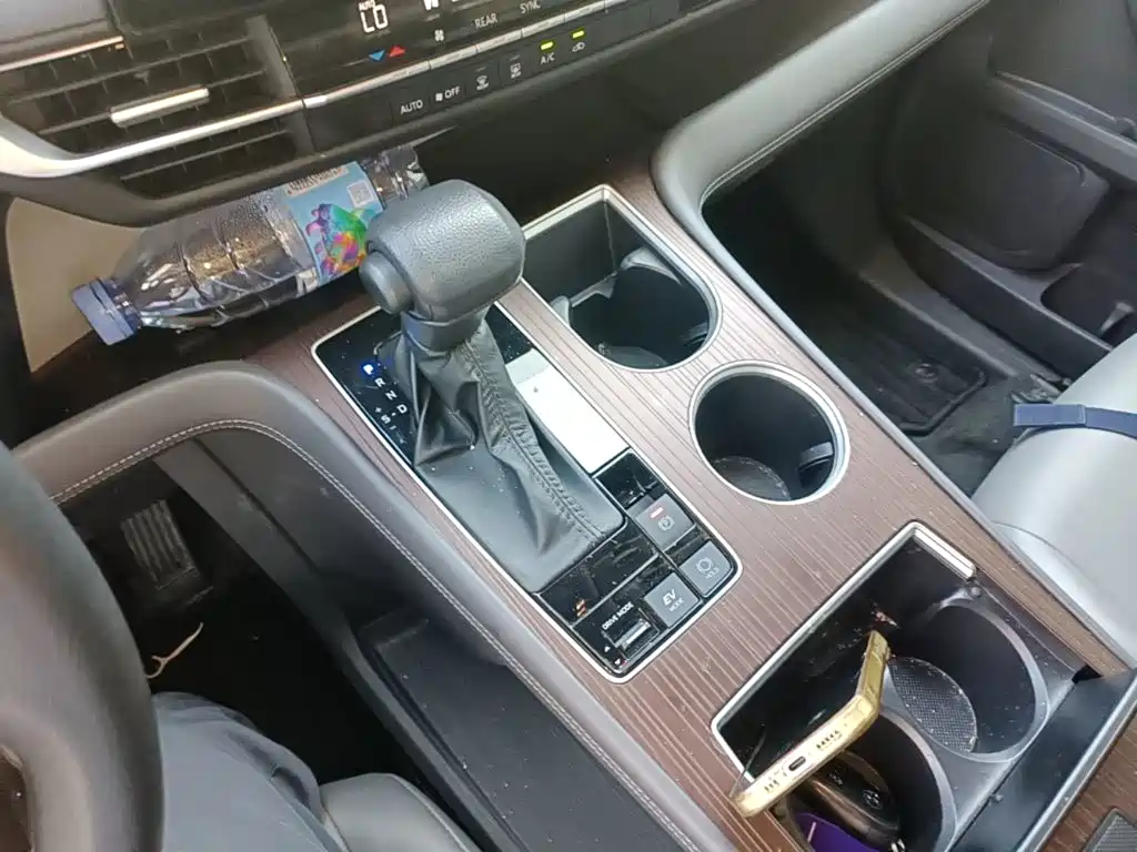 Toyota Granvia — миниатюра 14
